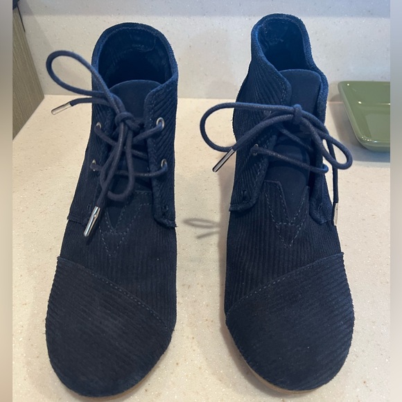 TOMS Desert Wedge Lace Up Booties, dark blue 9.5 Like new. - Picture 6 of 16